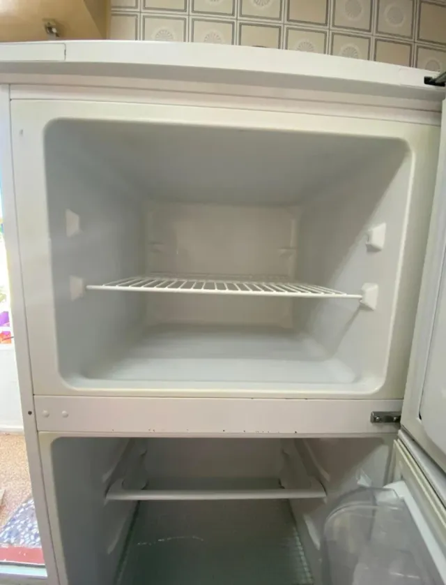 Nevera blanca marca BRU