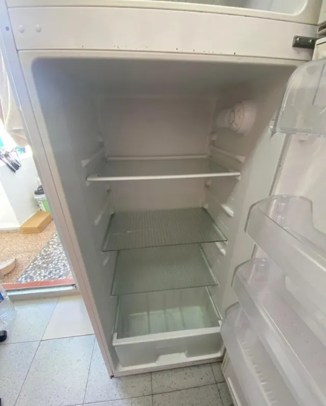 Nevera blanca marca BRU