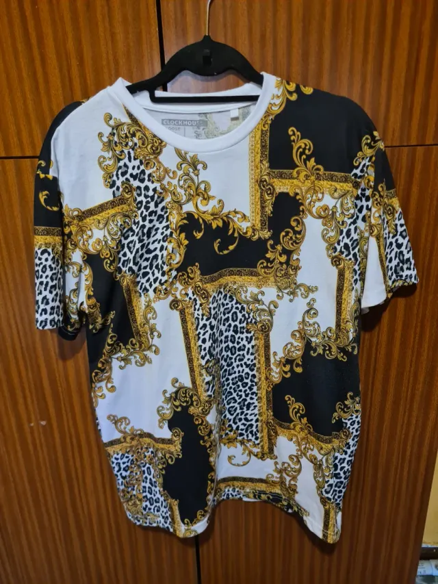 Camiseta Clockhouse Estampado Barroco Dorado