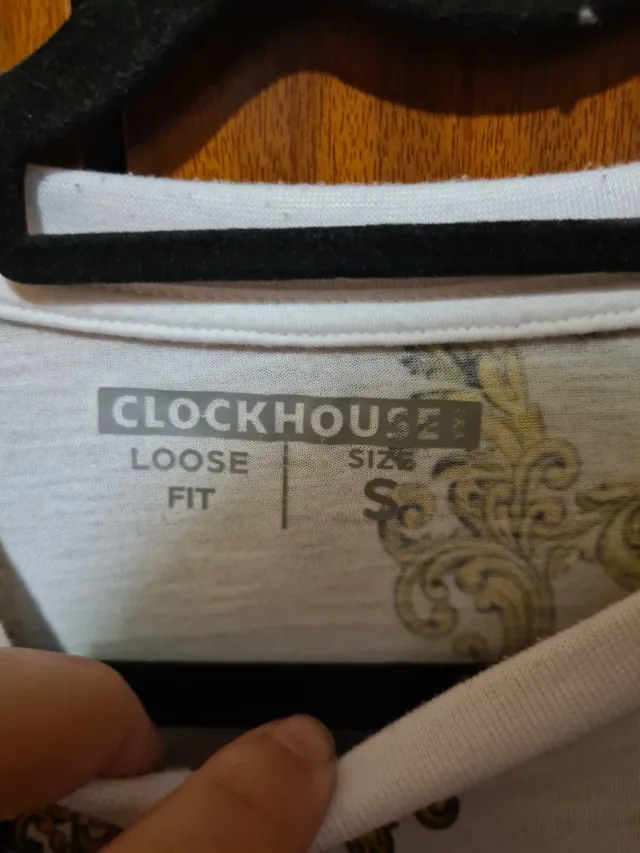 Camiseta Clockhouse Estampado Barroco Dorado