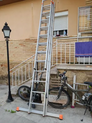 Escalera aluminio 3 tramos 12 peldaños