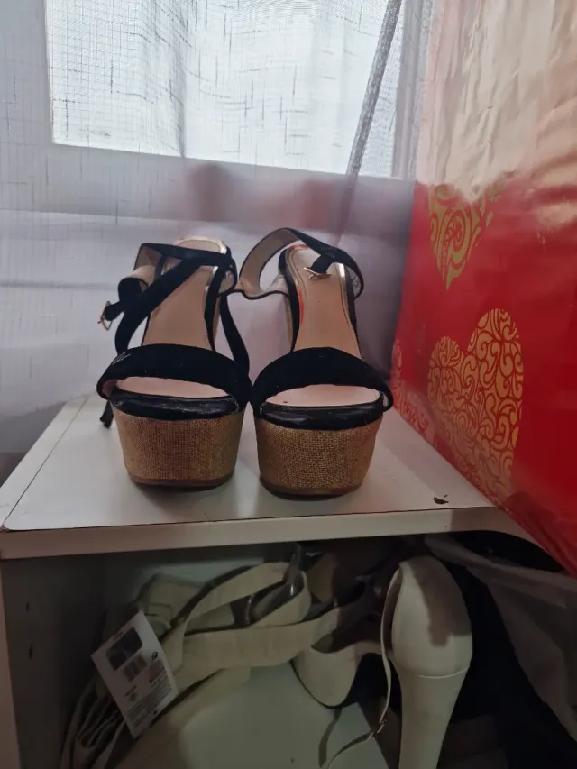 Cuñas tacón alto negras y beige