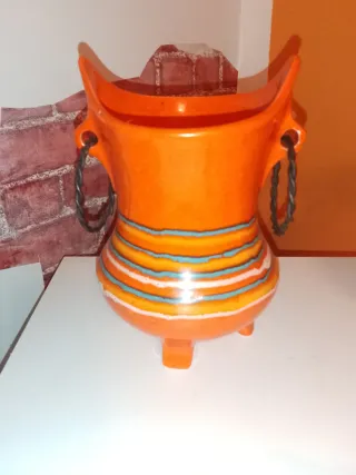 Vaso moderno arancione e turchese