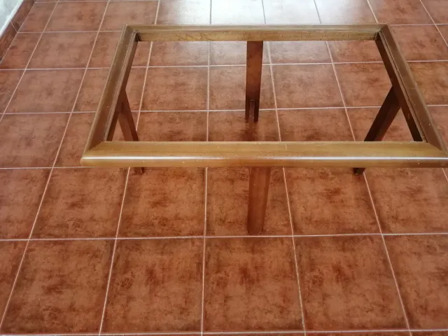 Tavolo basso in legno