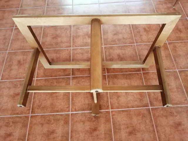 Tavolo basso in legno