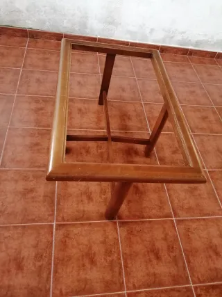 Mesa baja para  guardar pufs