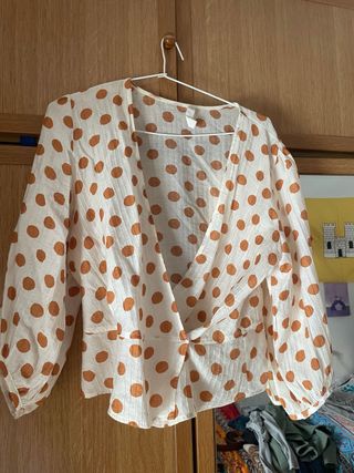 Blusa Mango Topitos Marrón y Blanco