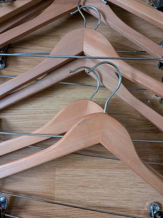 Lote 10 perchas madera con pinzas