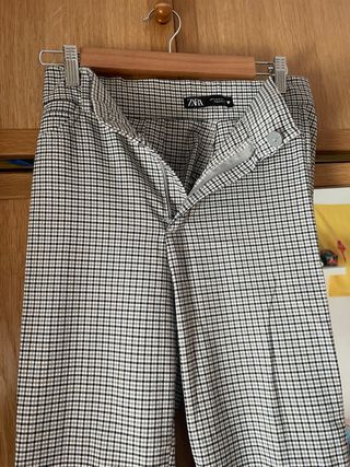 Pantalón Zara cuadros traje beige y negro
