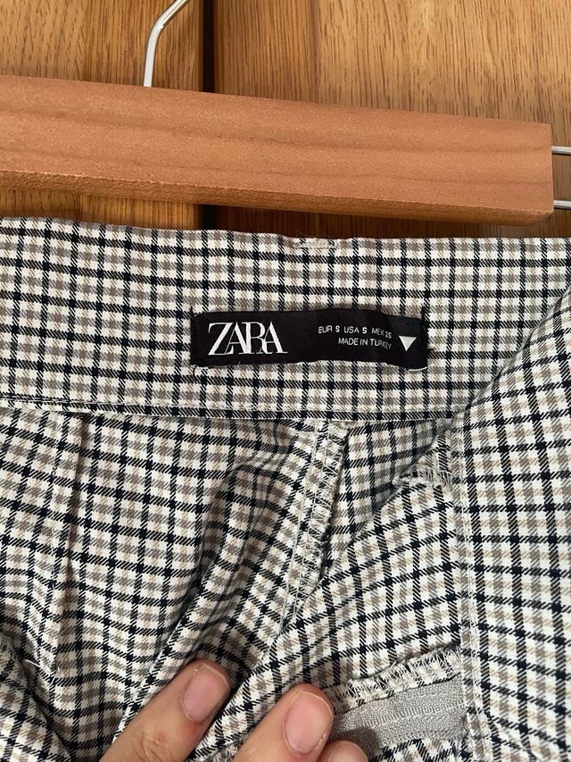 Pantalón Zara cuadros traje beige y negro