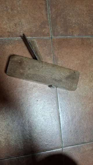 Cepillo carpintero madera artesanal