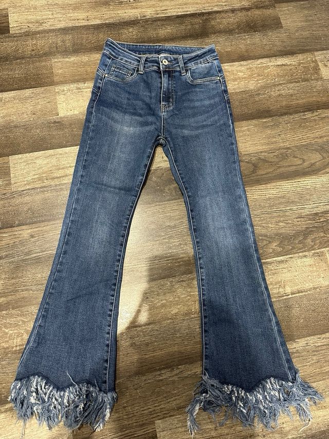 Pantalones vaqueros azules con flecos