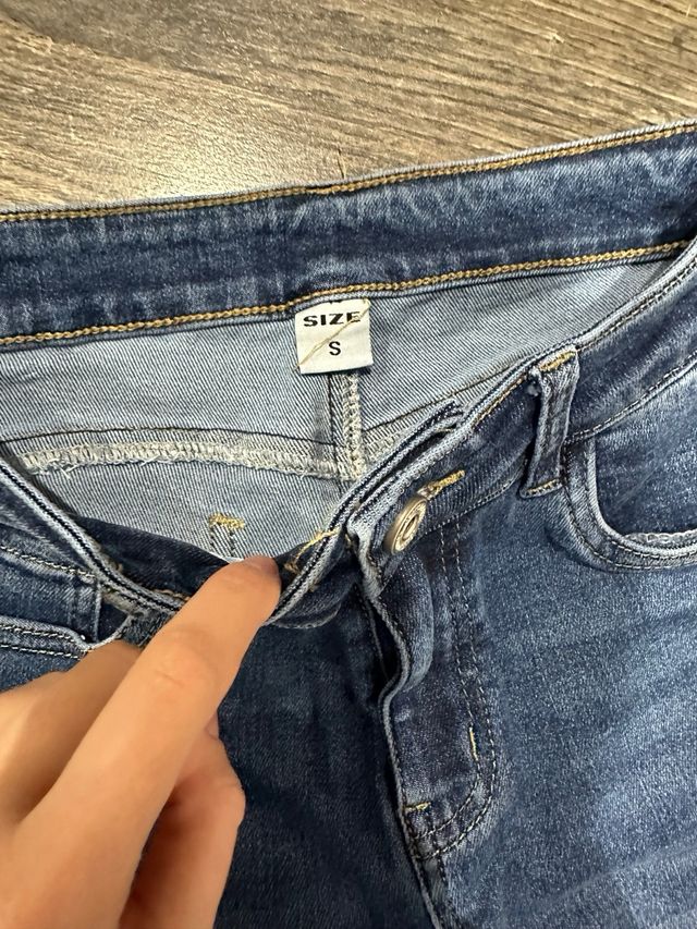 Pantalones vaqueros azules con flecos