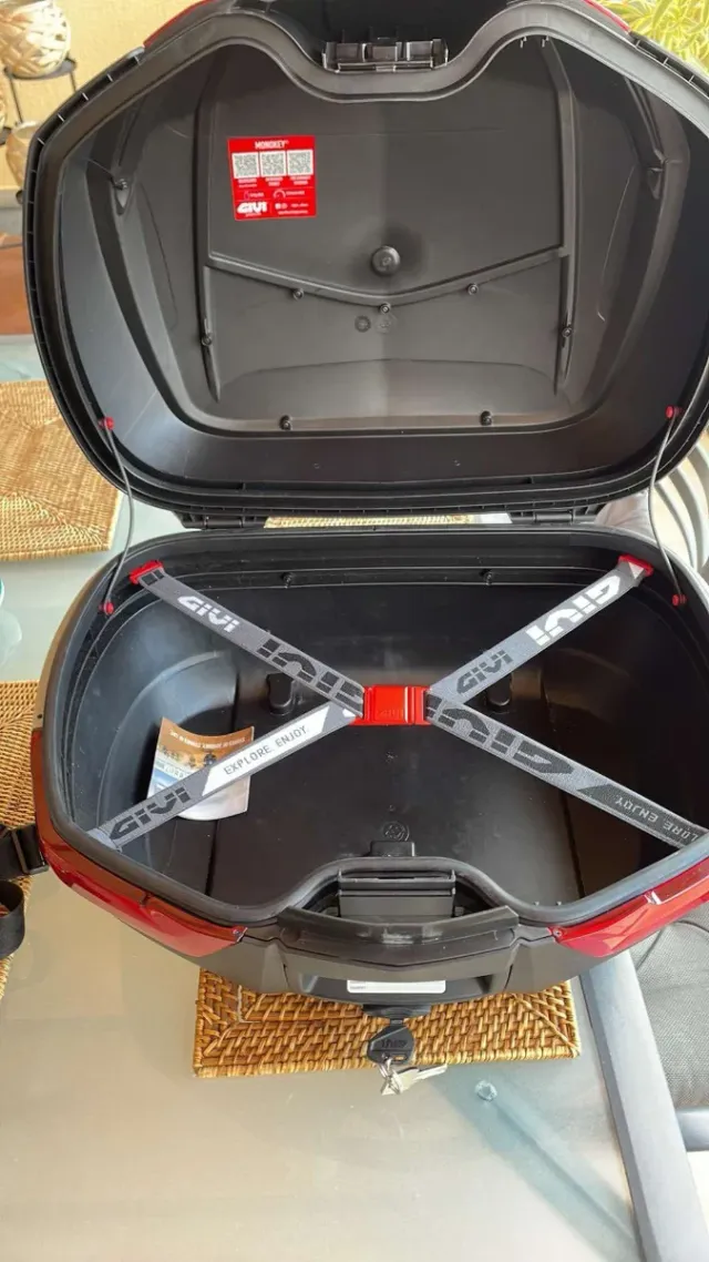 Baúl Moto GIVI V47 Negro