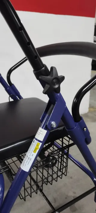 Andador para ancianos con asiento y cesta