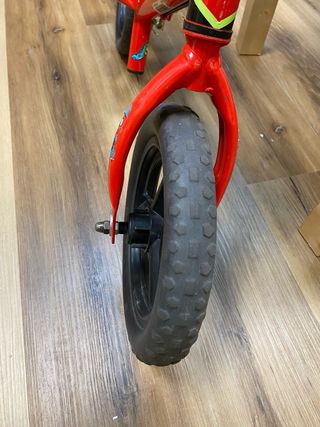 Bici sin pedales B'Twin roja