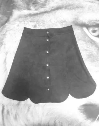 Falda ante negro botones