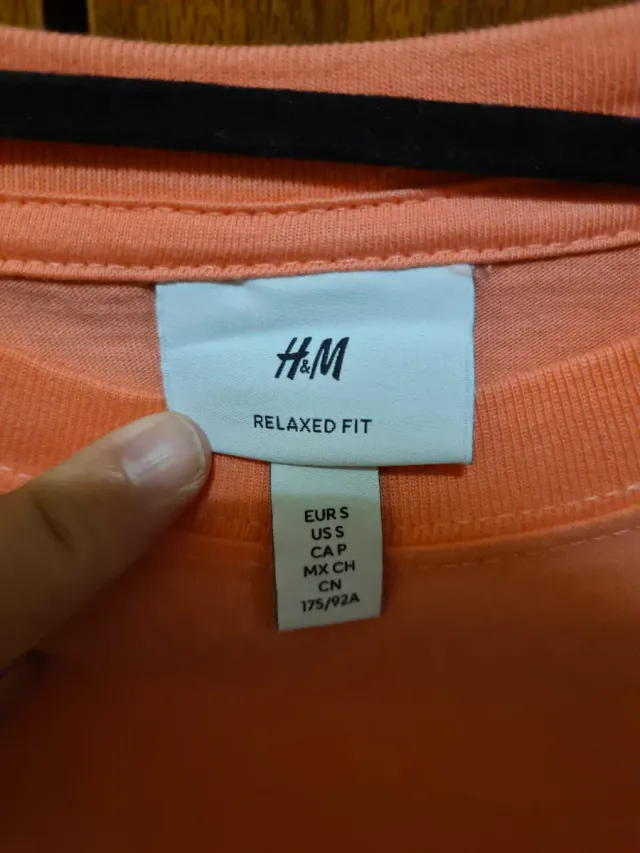 Camiseta H&M Naranja Rosa Estampado