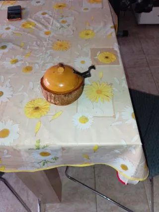 Formaggiera in legno con coperchio