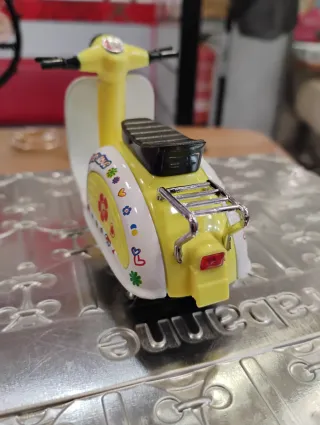 Moto miniatura decorada