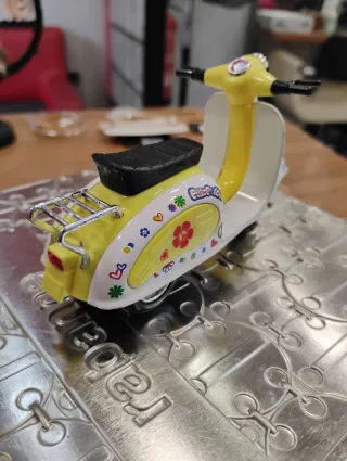 Moto miniatura decorada