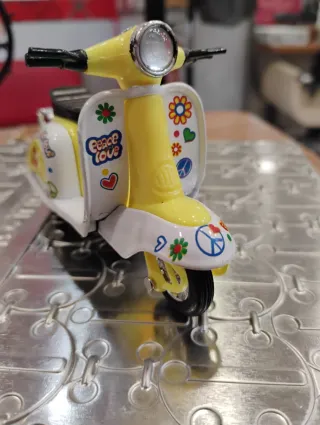 Moto miniatura decorada