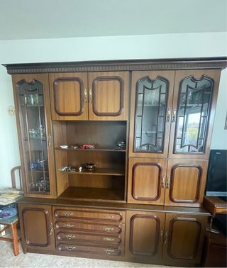 Librería de madera y cristal