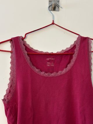 Camiseta tirantes rosa con encaje