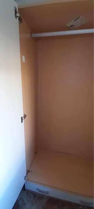 Ropero de madera 2 puertas. Sólo venta en persona