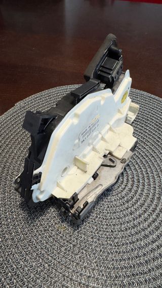 Cerradura Puerta VW Beetle/Golf/Jetta 5K18370