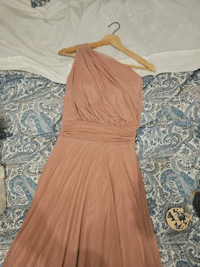 Vestido de fiesta rosa asimétrico