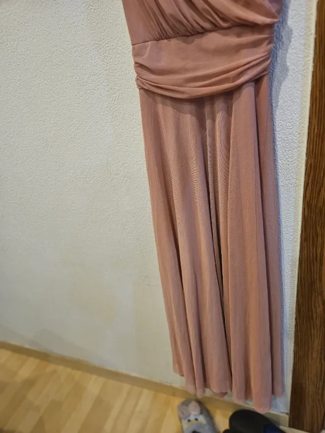 Vestido de fiesta rosa asimétrico