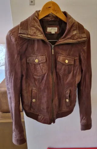 Cazadora de piel marrón