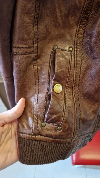 Cazadora de piel marrón