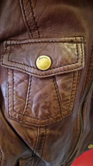 Cazadora de piel marrón