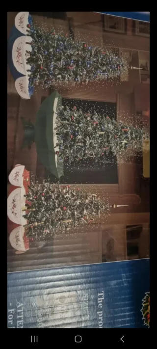 Albero di Natale con neve