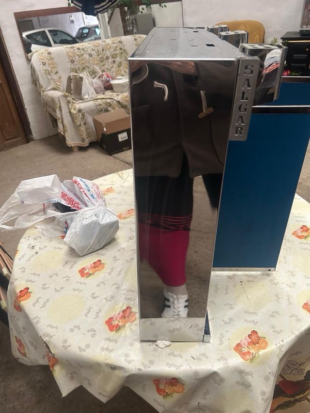 Guardaroba da bagno moderno in vetro e metallo