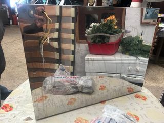 Guardaroba da bagno moderno in vetro e metallo