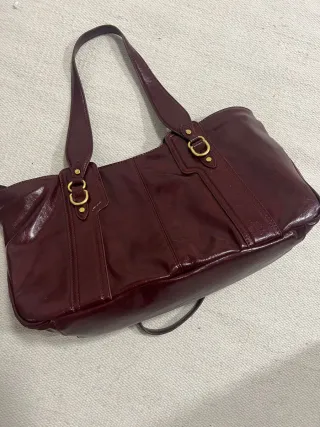 Bolso de hombro de cuero burdeos