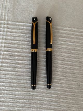 Pluma y bolígrafo . También individual