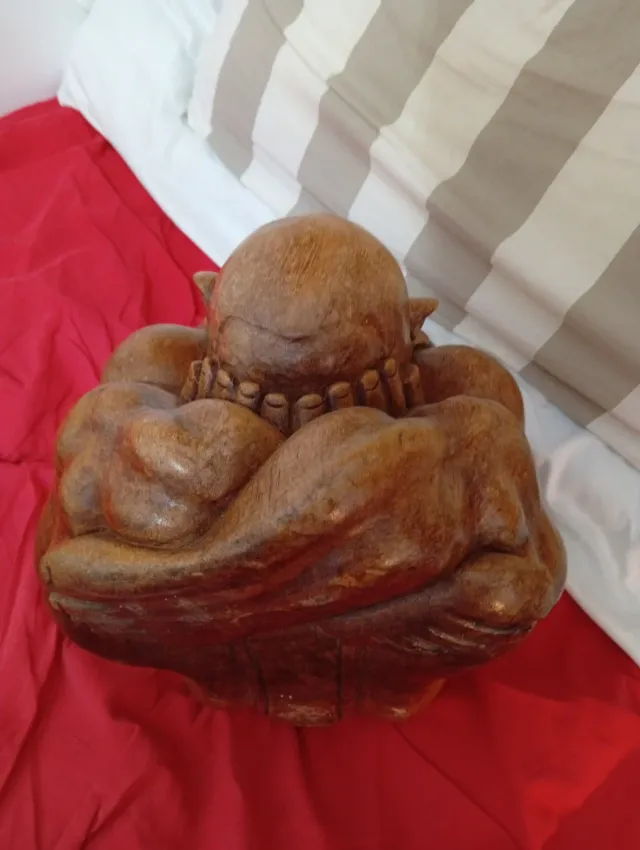 Weeping Buddha Tallado en Madera