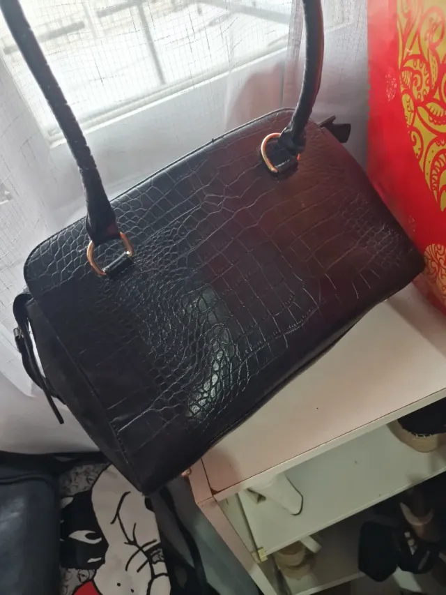 Bolso de piel negro