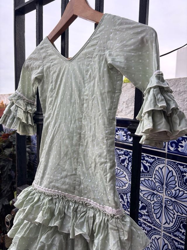 Traje de flamenca verde con lunares