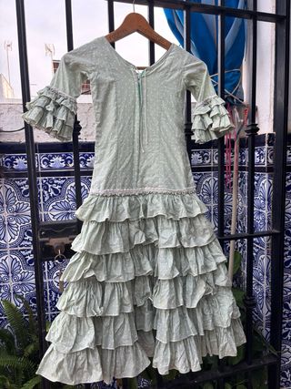Traje de flamenca verde con lunares