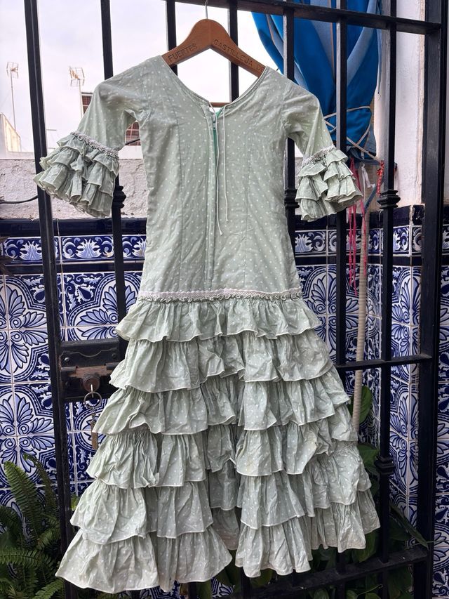 Traje de flamenca verde con lunares