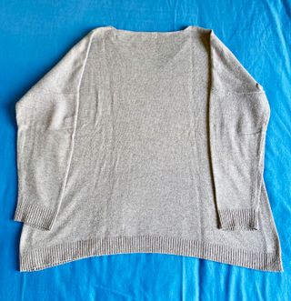 Jersey beige con estrella de lentejuelas doradas