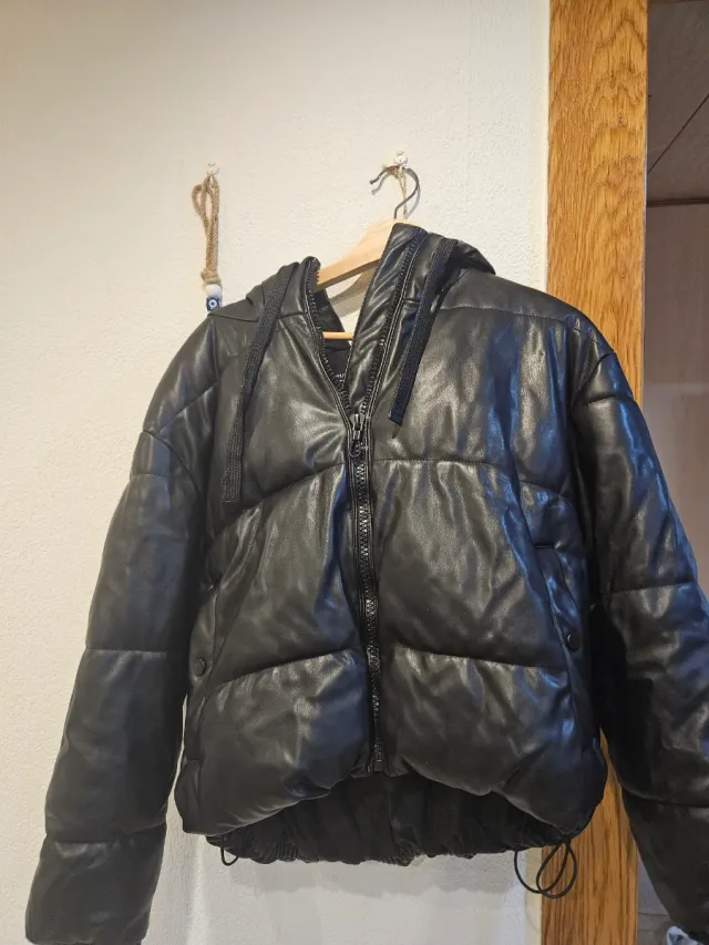 Chaqueta acolchada negra Padded jacket