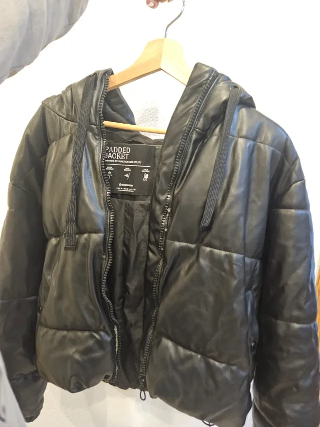 Chaqueta acolchada negra Padded jacket