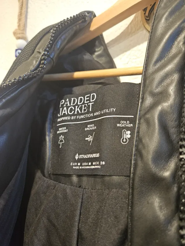 Chaqueta acolchada negra Padded jacket