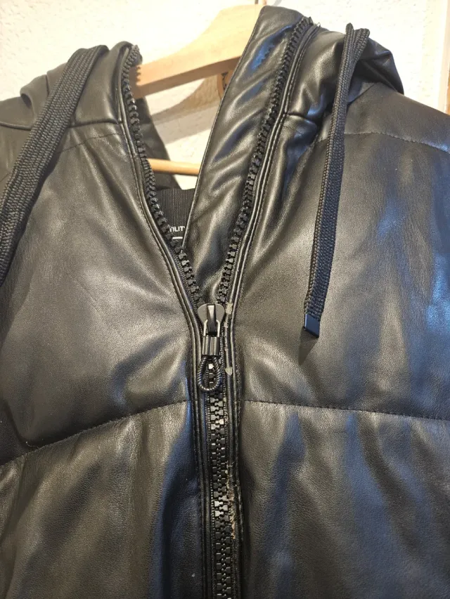 Chaqueta acolchada negra Padded jacket